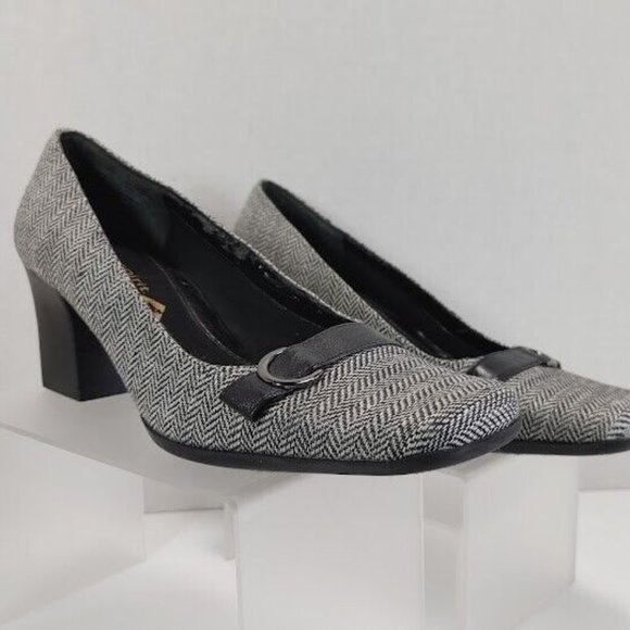 Easy Spirit® Women's Herringbone and Black Leather Block Heels Size US 6 - Picture 8 of 16
